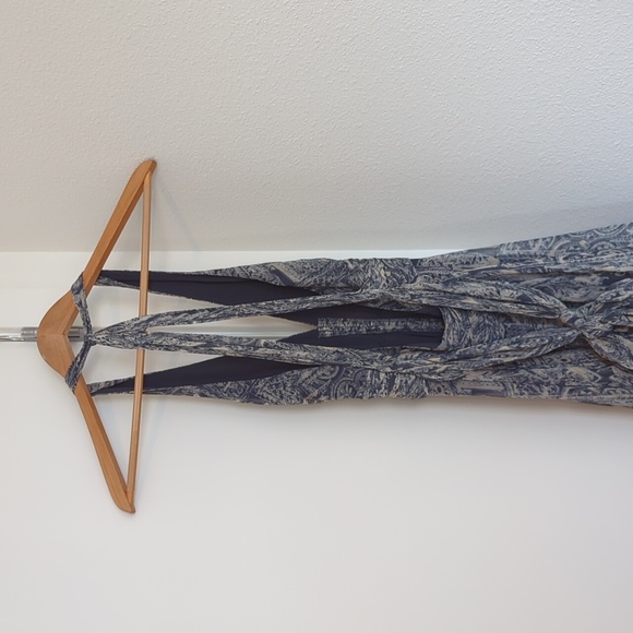 Lowcut backless BCBG Maxazria dress size 2 - Picture 3 of 5